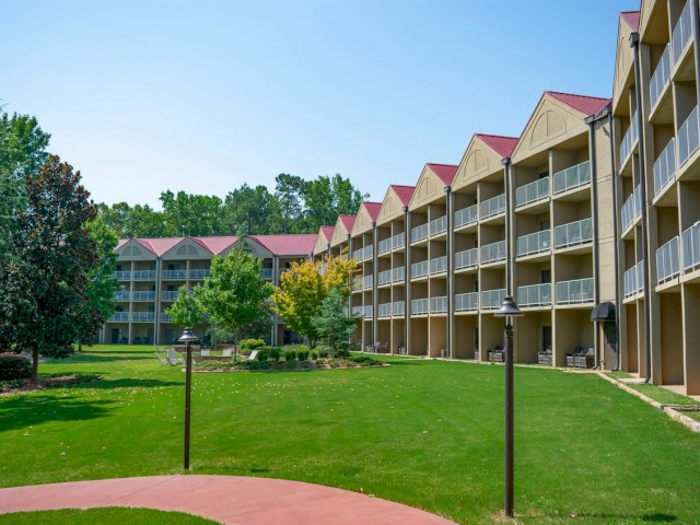 Legacy Lodge Courtyard